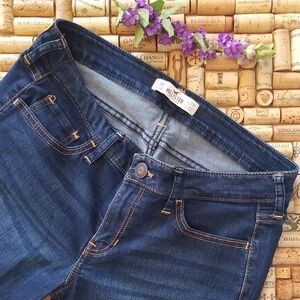 Hollister Dark Wash Size 9R/29 (Size 8)